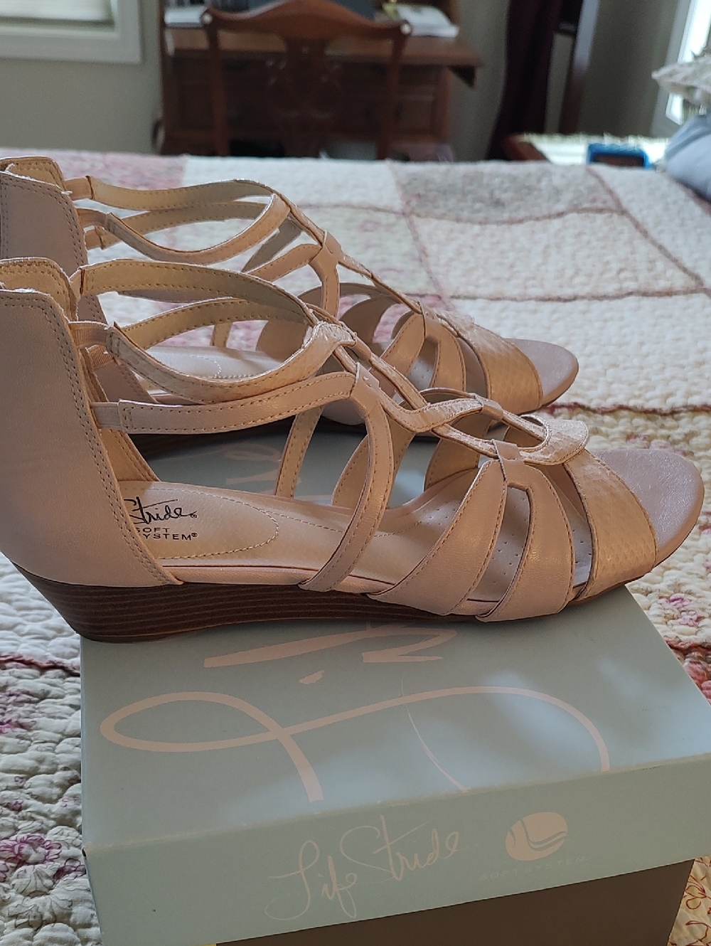 Women's Strappy Sandals in Beige Size 11 Medium - Picture 4 of 11